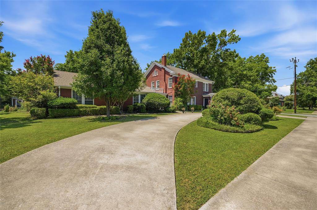 221 W 5th Street, Bonham, TX 75418