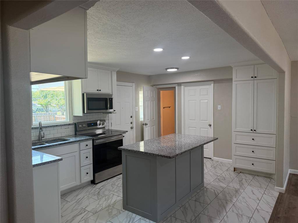 2402 Norwood Drive, Dallas, TX 75228