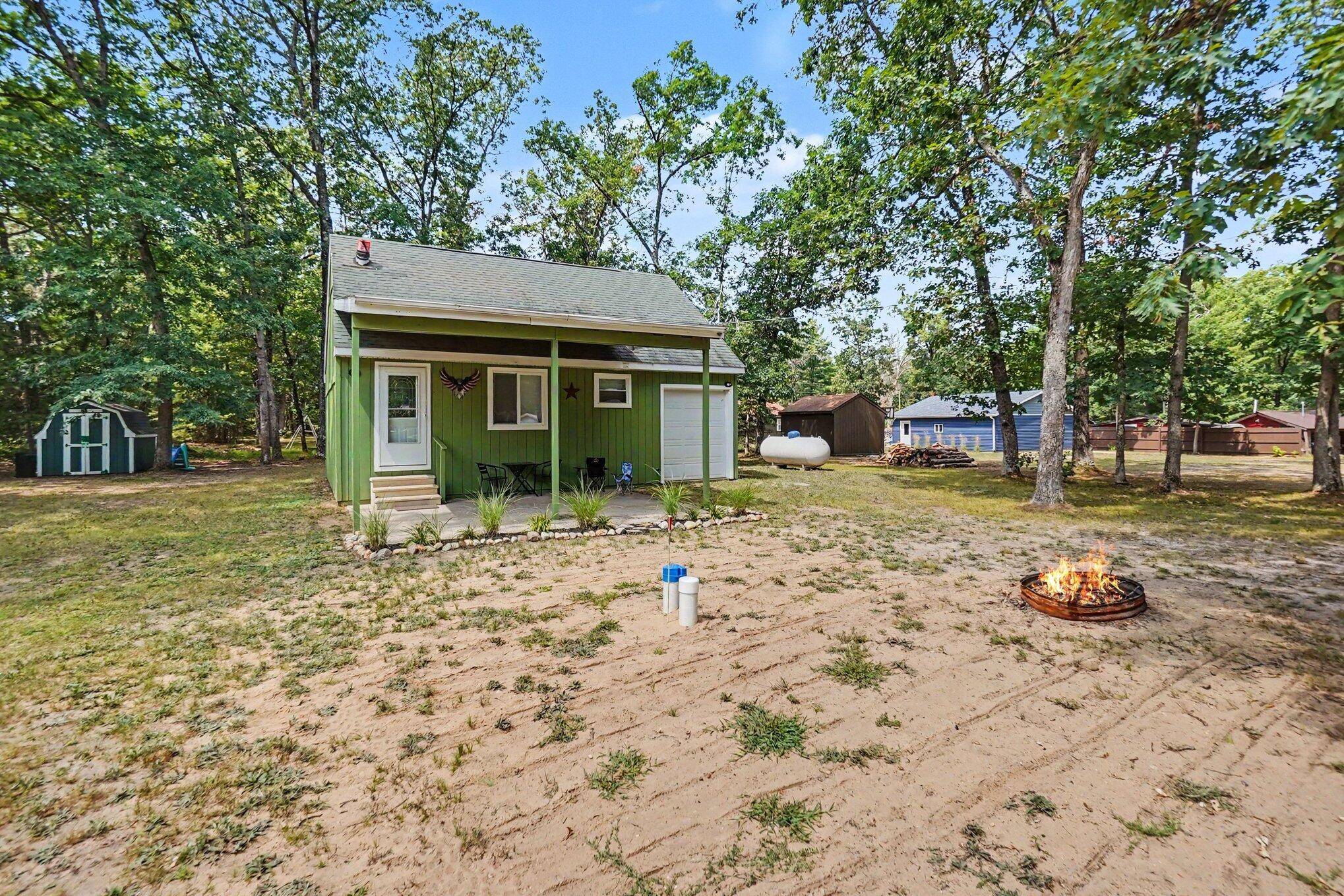 11821 S Red Cedar AVE, Lake Twp, MI 49304