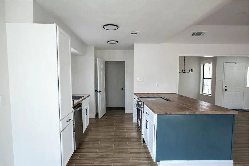 4002 Blueridge Court, Arlington, TX 76016