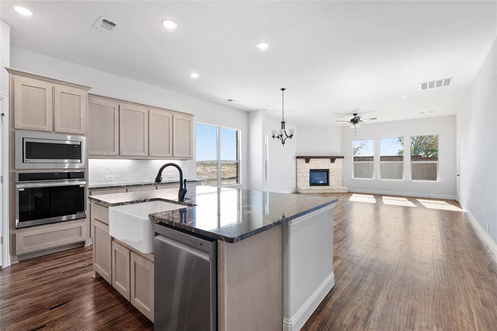 613 Brazos Drive, Van Alstyne, TX 75495