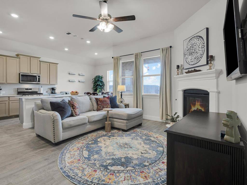 10925 Canyon Mine Drive, Aubrey, TX 76227