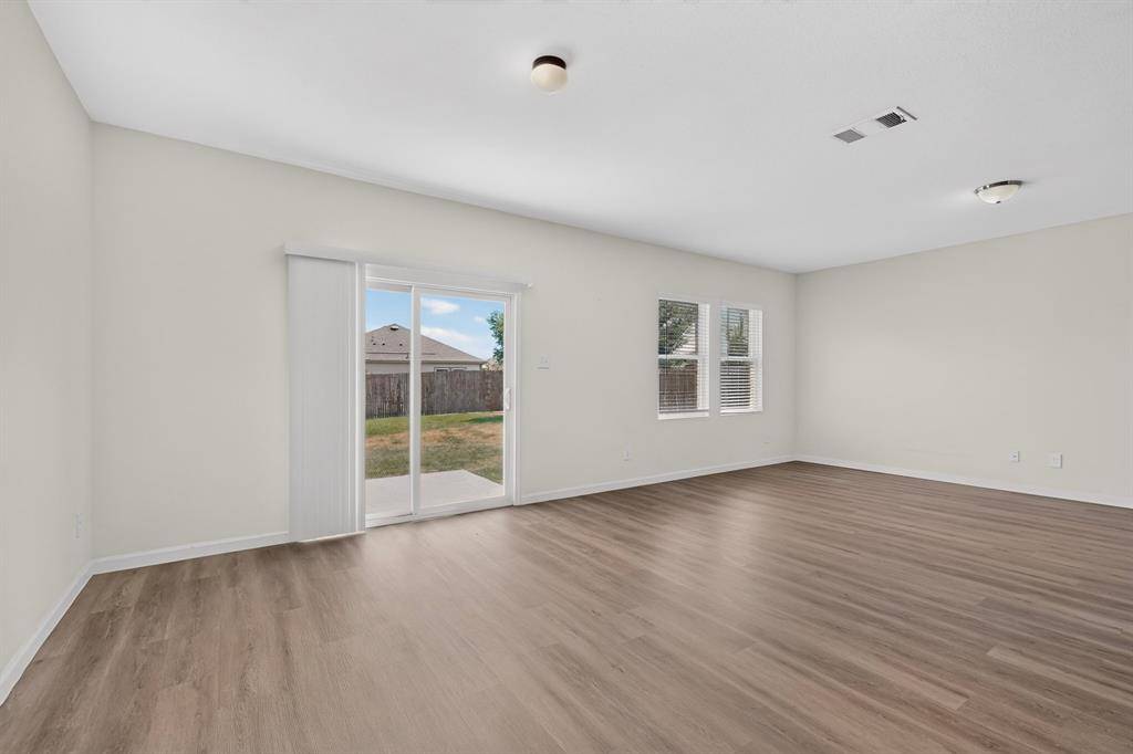 702 Camden Drive, Lavon, TX 75166