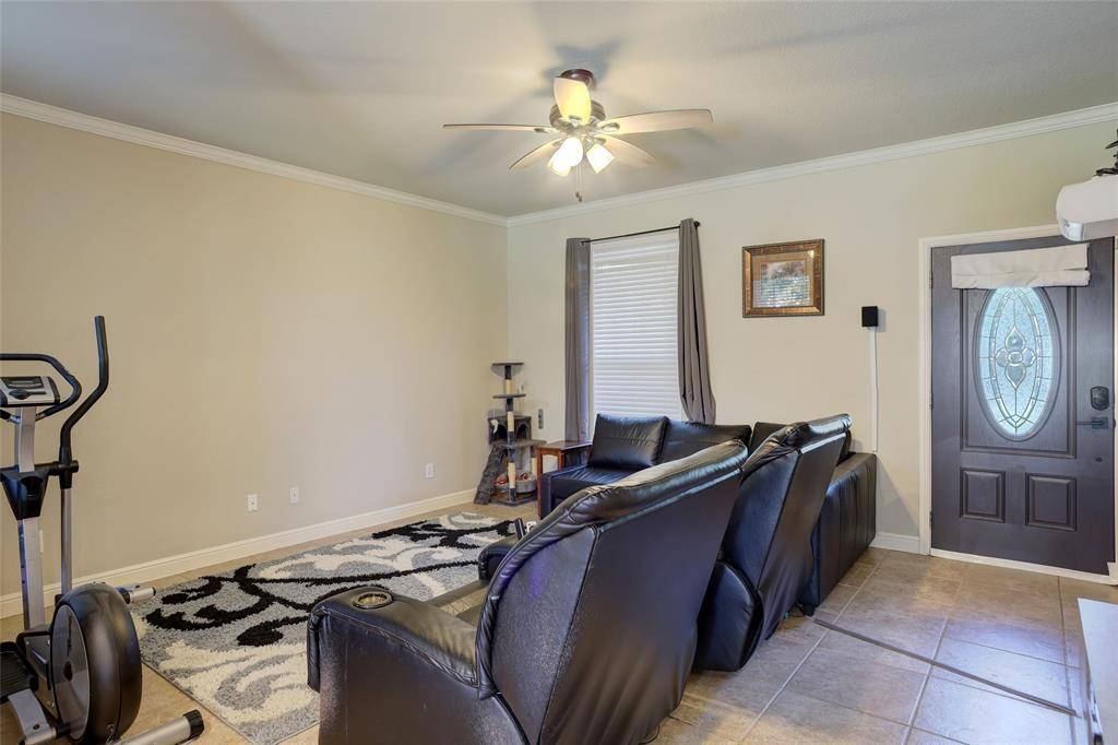 751 N Sherman Avenue, Van Alstyne, TX 75495