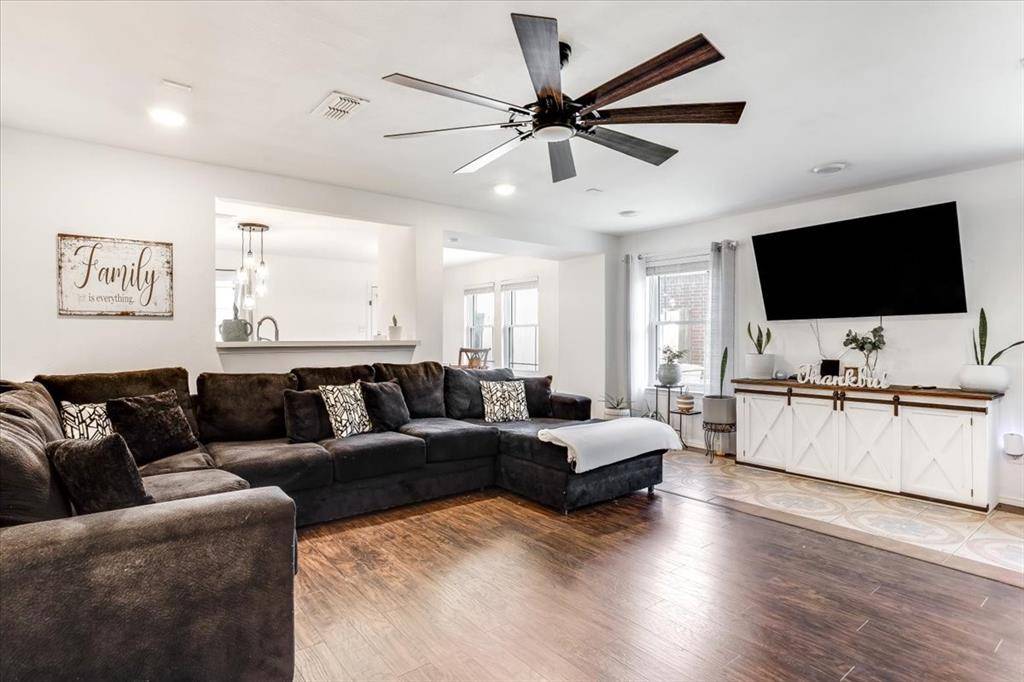 2612 Diver Court, Fort Worth, TX 76119