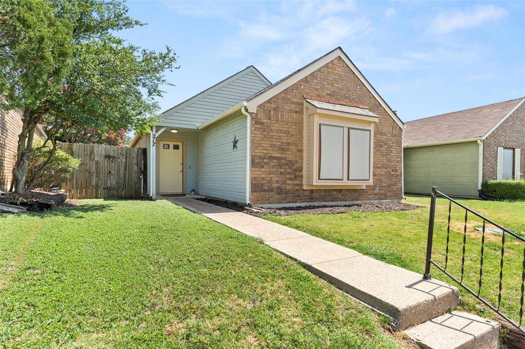 217 Teakwood Lane, Lewisville, TX 75067