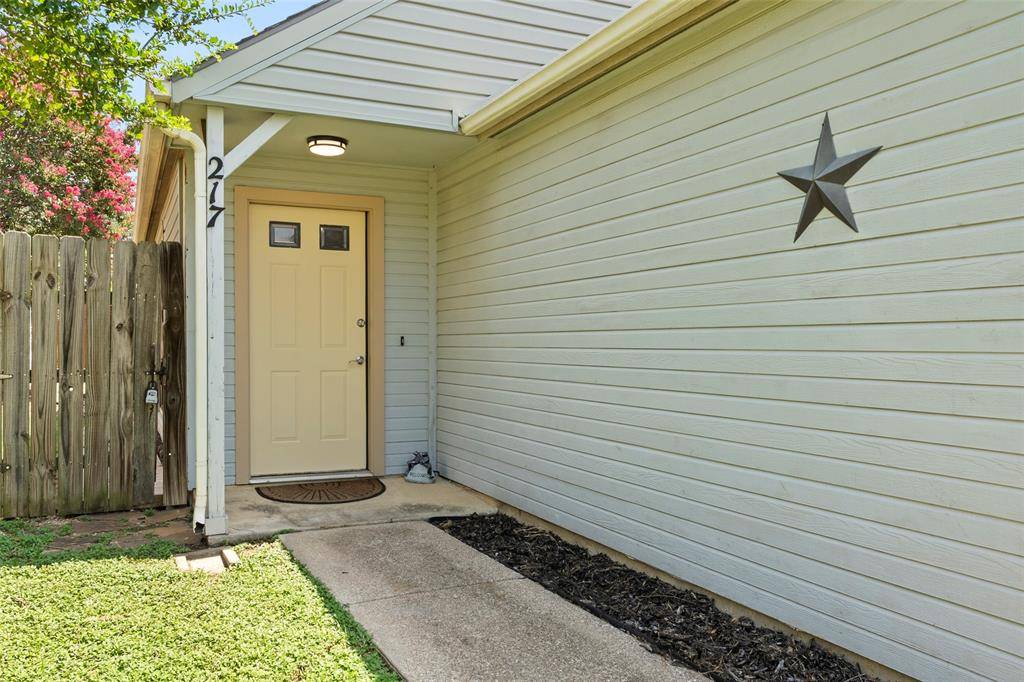 217 Teakwood Lane, Lewisville, TX 75067