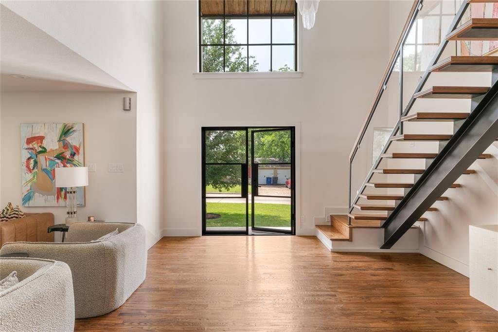 9831 Lakemont Drive, Dallas, TX 75220