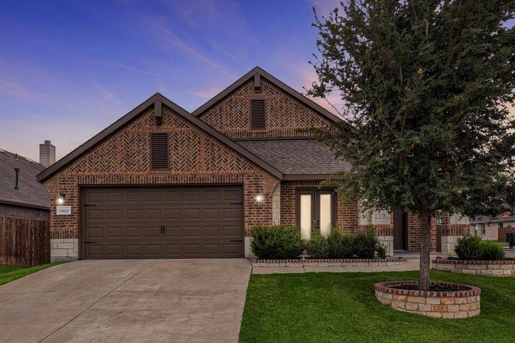7533 Rothbury Drive, Fort Worth, TX 76179