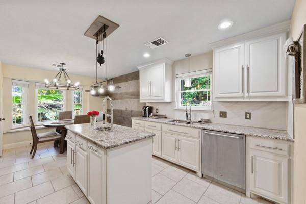 1806 Old Oak Drive, Arlington, TX 76012