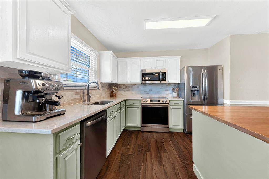 1208 Feather Crest Drive, Krum, TX 76249