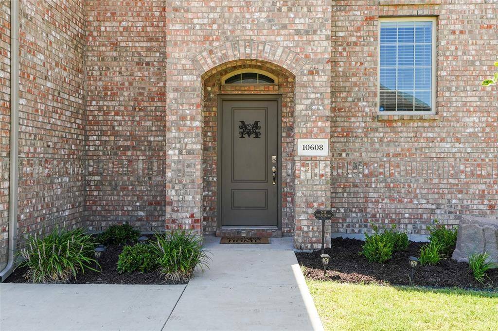 10608 Plumlee Lane, Aubrey, TX 76227