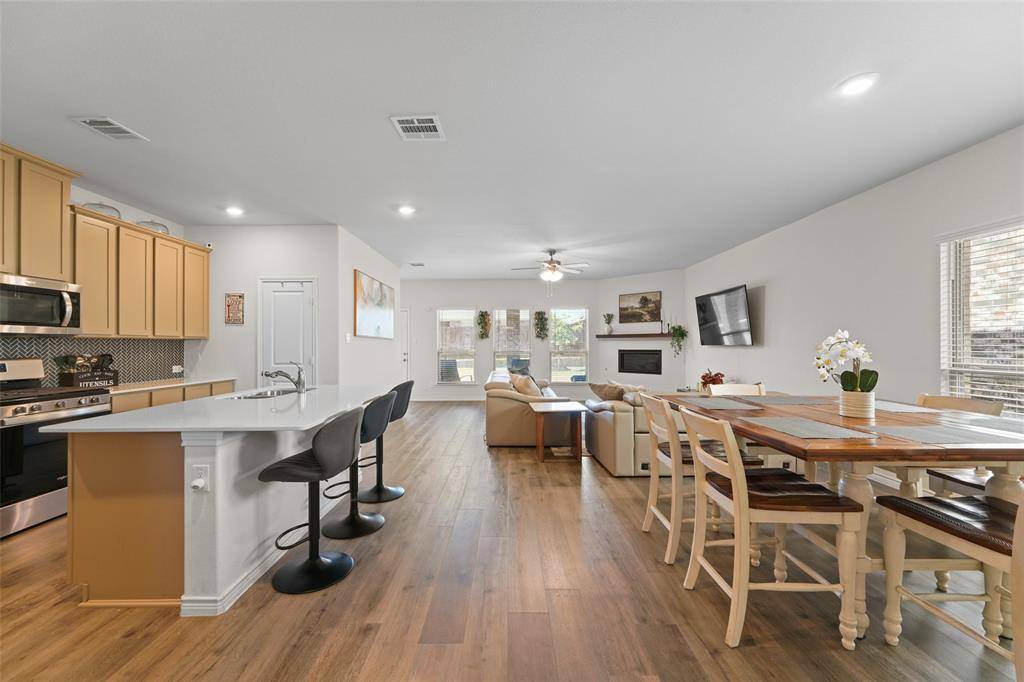 10608 Plumlee Lane, Aubrey, TX 76227