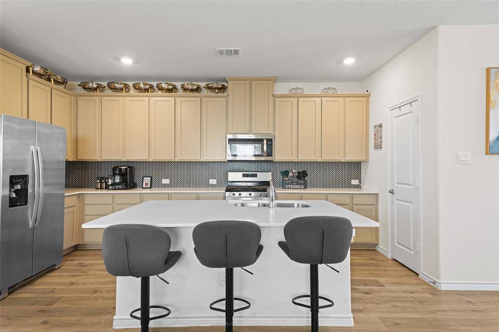 10608 Plumlee Lane, Aubrey, TX 76227