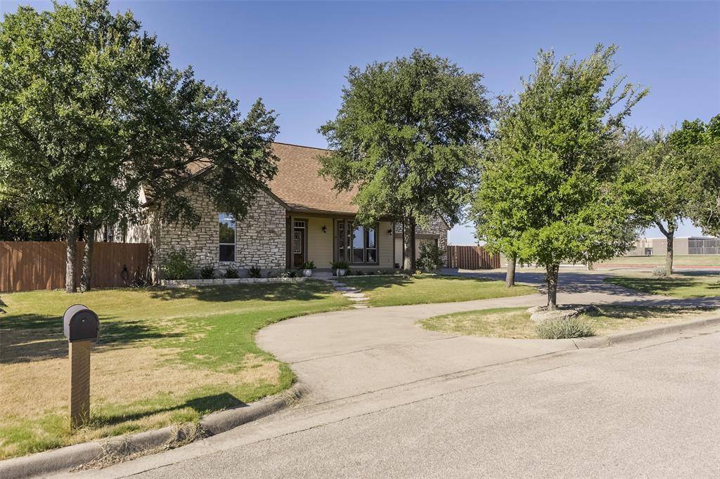 102 Tiffany Trail, Weatherford, TX 76086