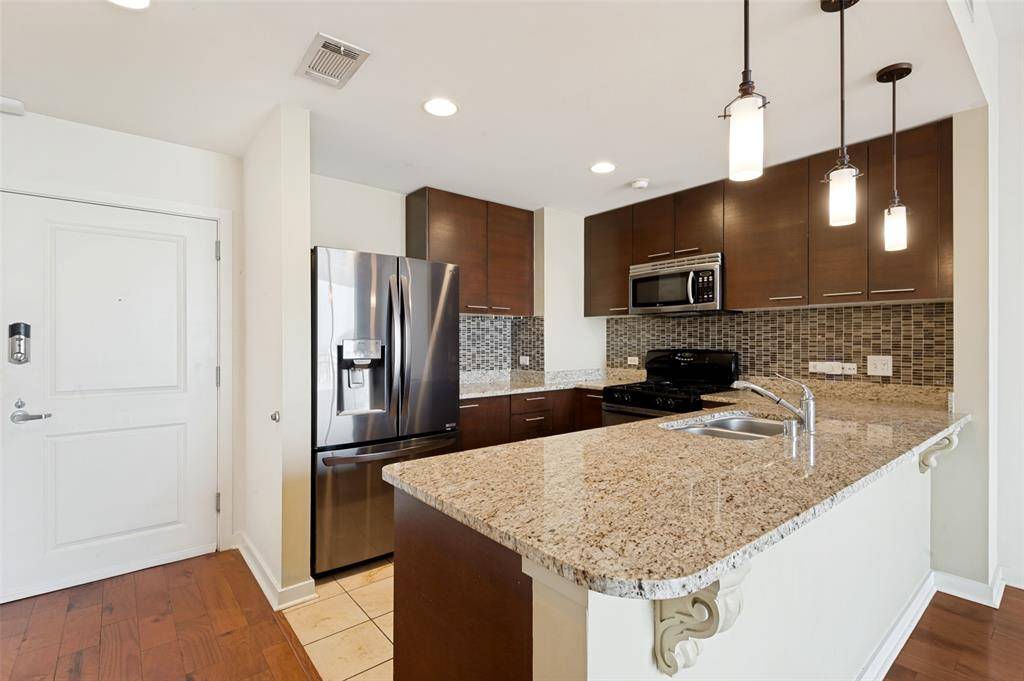 1200 Main Street #1703, Dallas, TX 75202