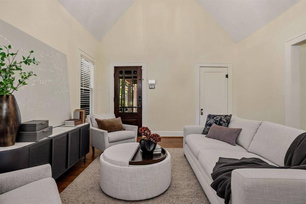 907 Monte Vista Drive, Dallas, TX 75223