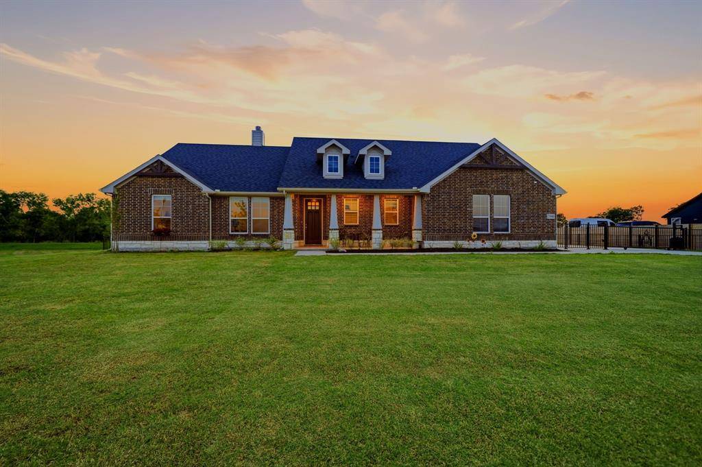 2446 Blackjack Oak Road, Oak Ridge, TX 75161