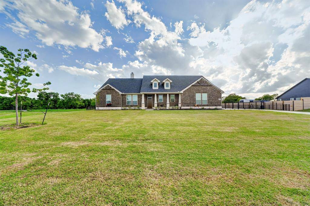 2446 Blackjack Oak Road, Oak Ridge, TX 75161