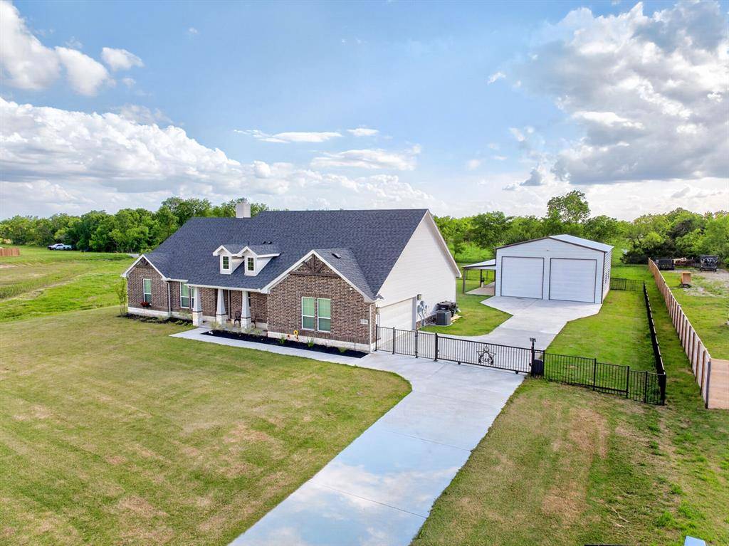 2446 Blackjack Oak Road, Oak Ridge, TX 75161
