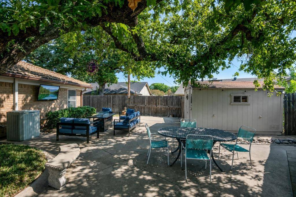 3809 Helmsford Drive, Arlington, TX 76016