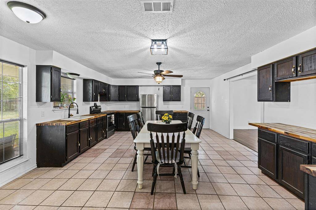 10717 County Road 507, Venus, TX 76084