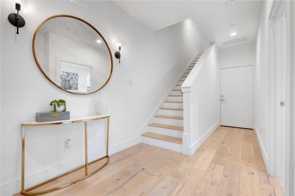3915 N Hall Street #203, Dallas, TX 75219