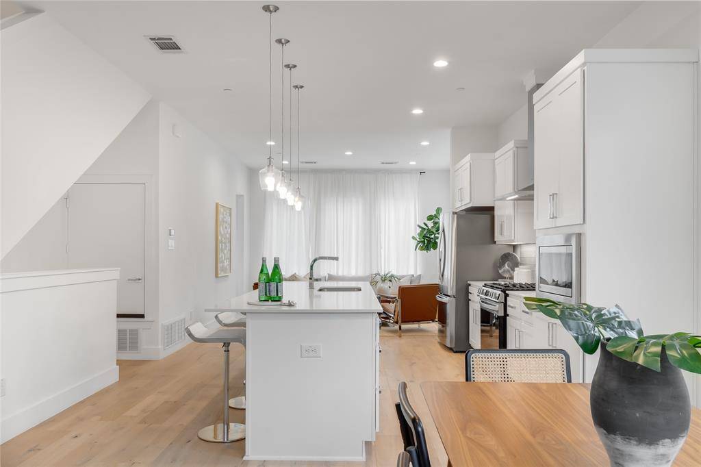 3915 N Hall Street #203, Dallas, TX 75219