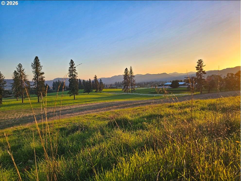 801 COLONIAL RD, Roseburg, OR 97471