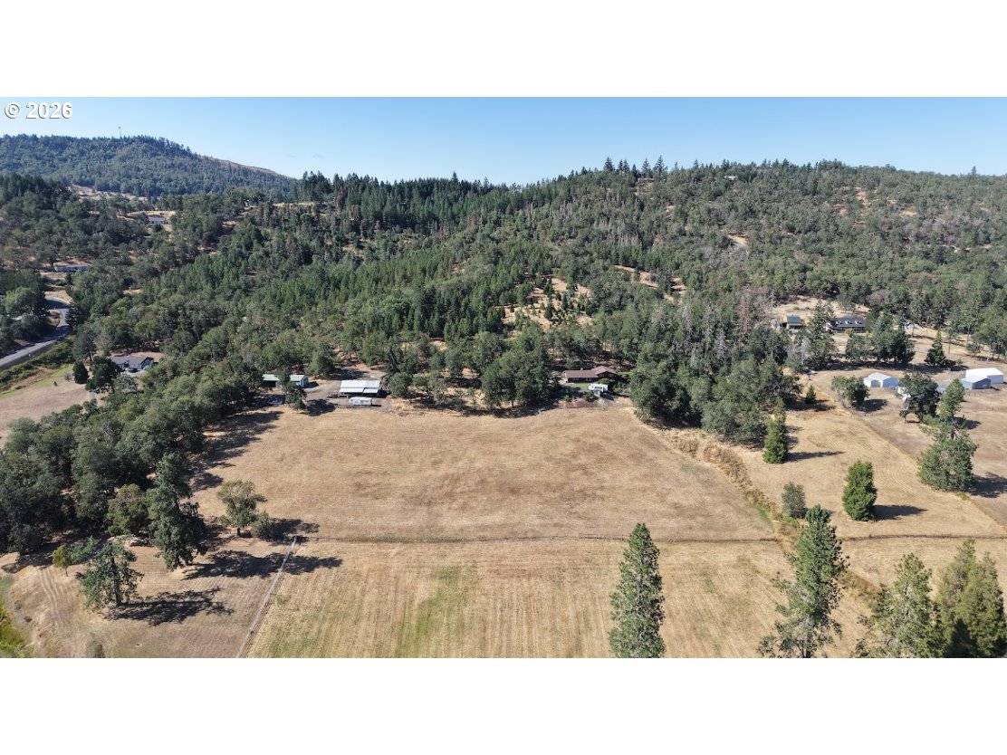801 COLONIAL RD, Roseburg, OR 97471