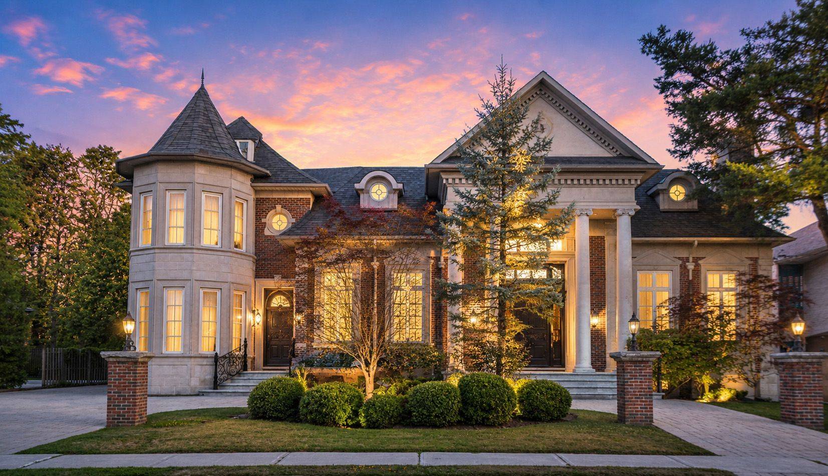 5 Saintfield AVE, Toronto C12, ON M3C 2M4