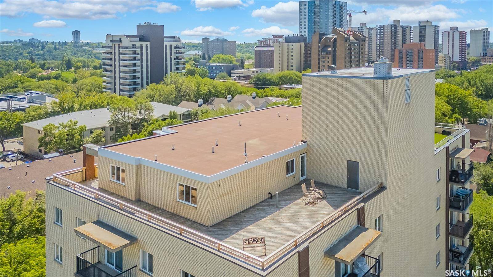 537 4th AVENUE N #Penthouse B, Saskatoon, SK S7K 2M6