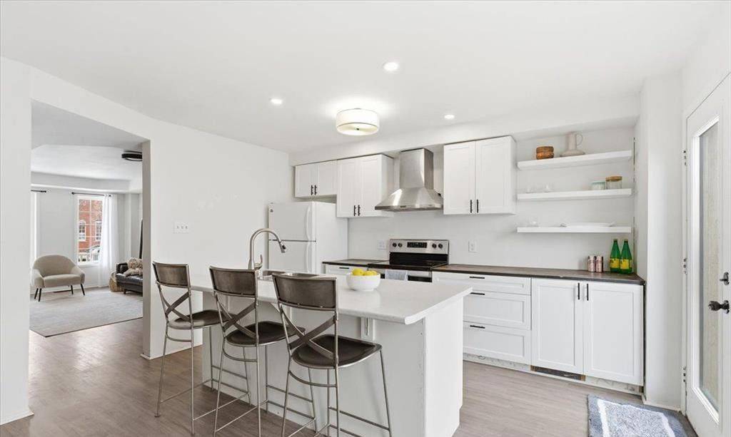 98 Roxton RD, Oakville, ON L6H 6V4