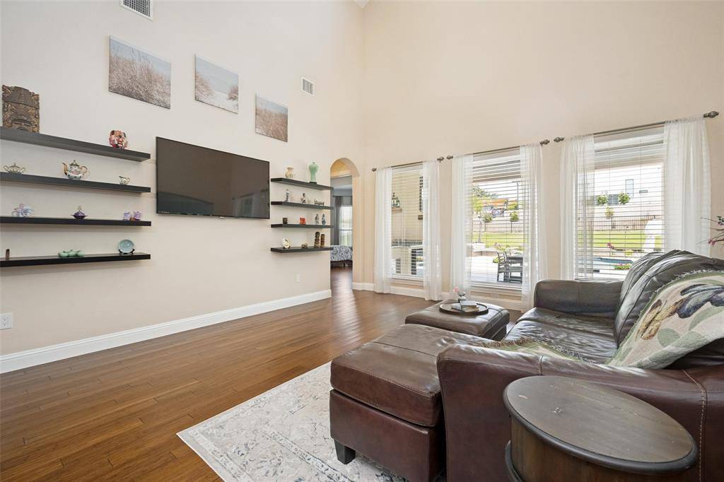 2501 Oak Bluff Drive, Corinth, TX 76210