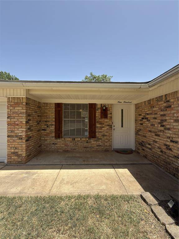 900 Prestwick Street, Bedford, TX 76022