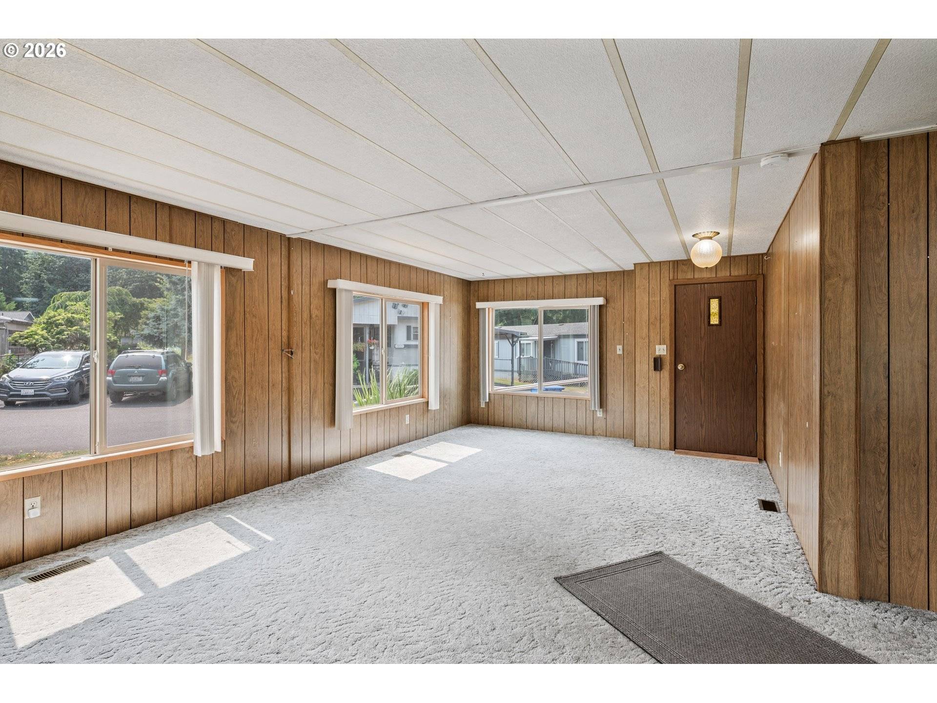 1077 COAL CREEK RD, Longview, WA 98632