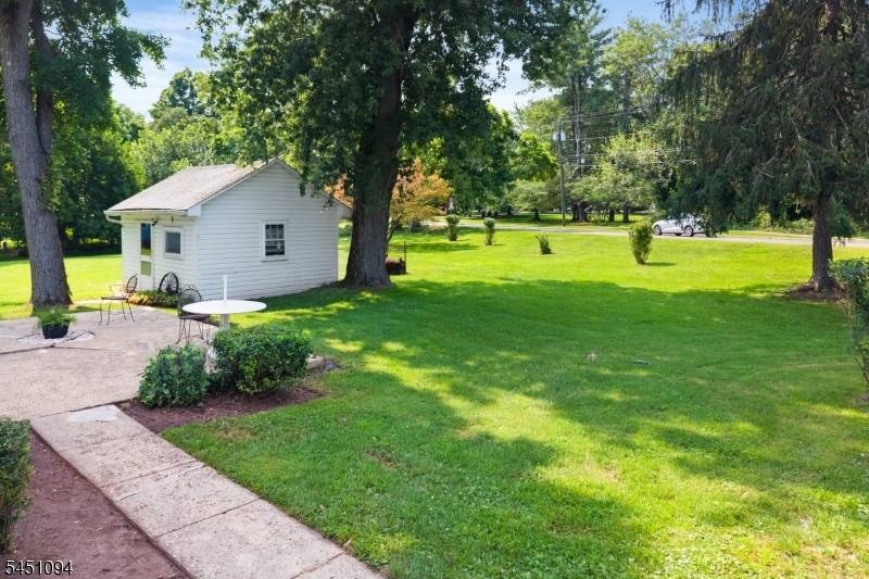 65 Washington St, Rocky Hill Boro, NJ 08553