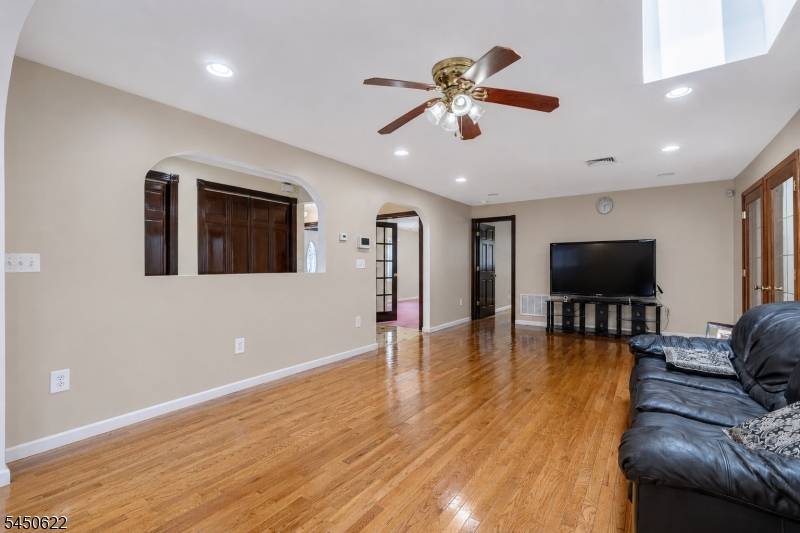 24 Winthrop Rd, Edison Twp., NJ 08817