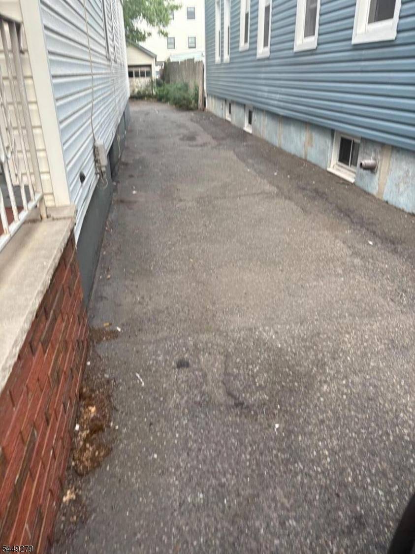 954 Madison Ave, Elizabeth City, NJ 07201