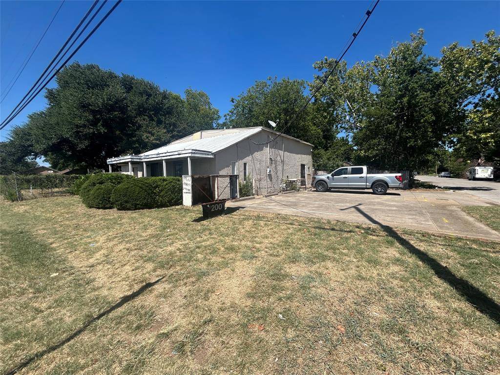 200 N Beach Street, Fort Worth, TX 76111