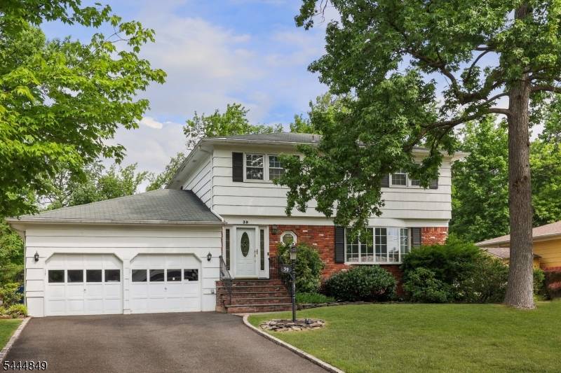 39 Saint Germain Dr, Clark Twp., NJ 07066