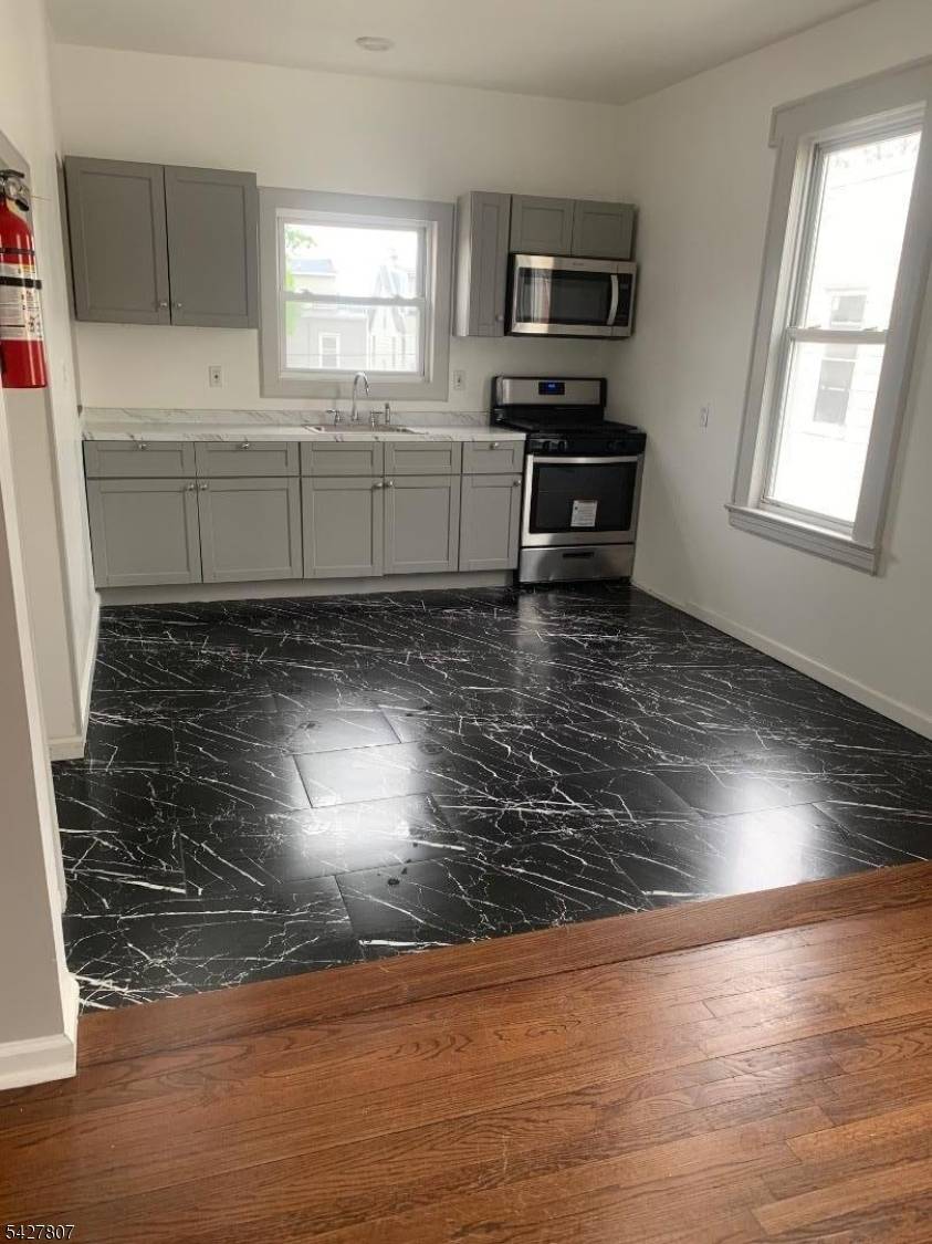 298 Clinton Pl, Newark City, NJ 07112