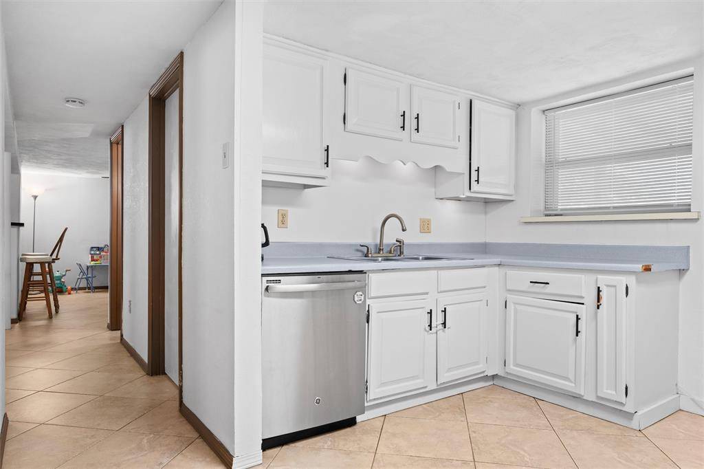 1011 S Delaware Street, Irving, TX 75060