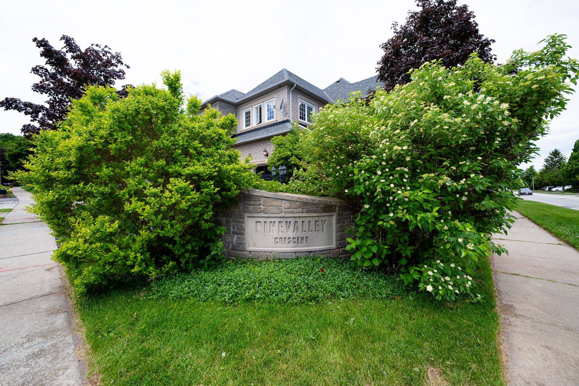 2071 Pinevalley CRES, Oakville, ON L6H 6L8