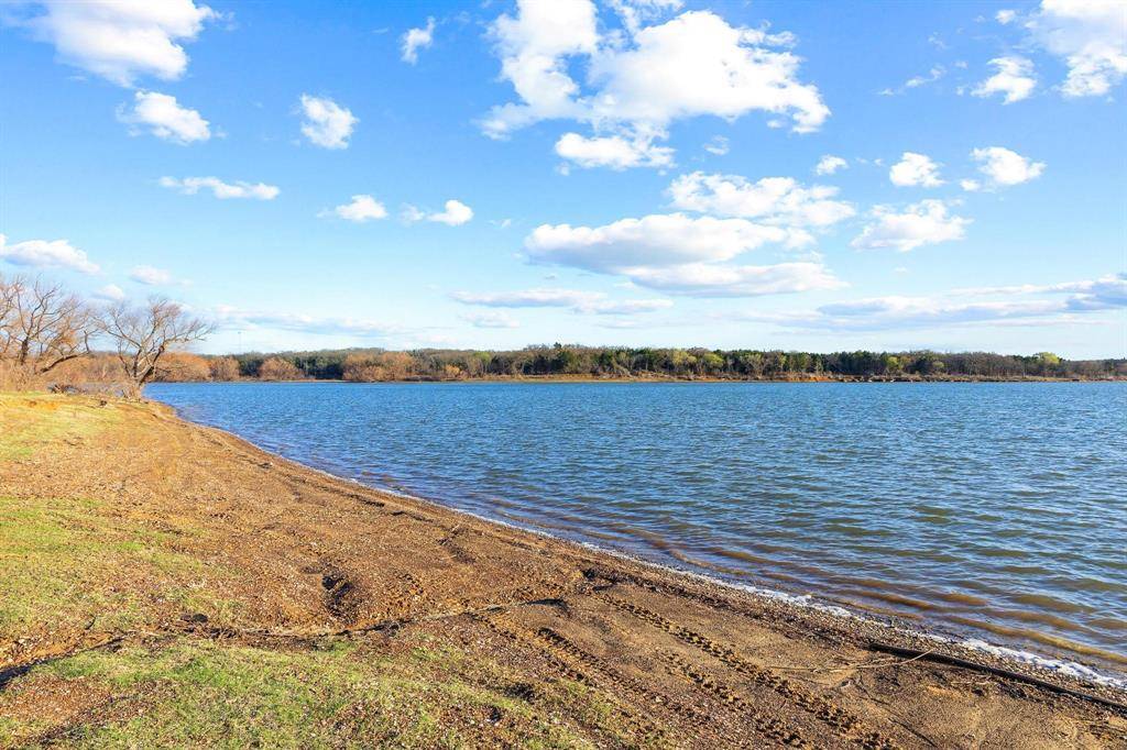 1053 Paradise Cove Road, Pottsboro, TX 75076