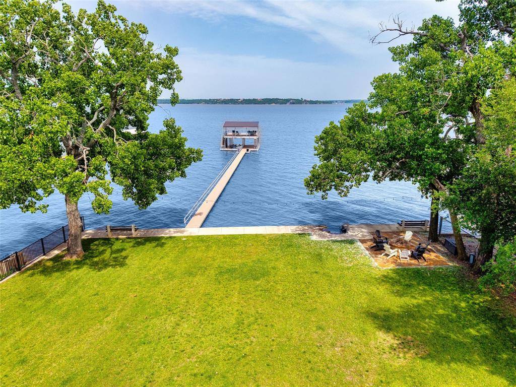 216 N Broadway Road, Azle, TX 76020