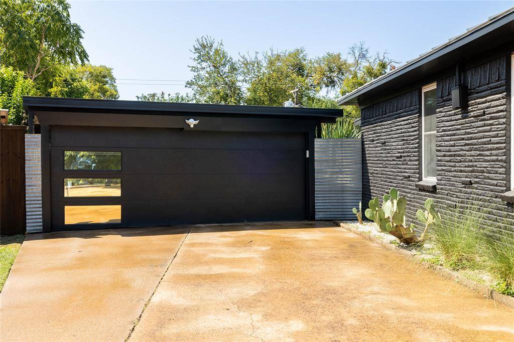 10872 Caprock Circle, Dallas, TX 75218