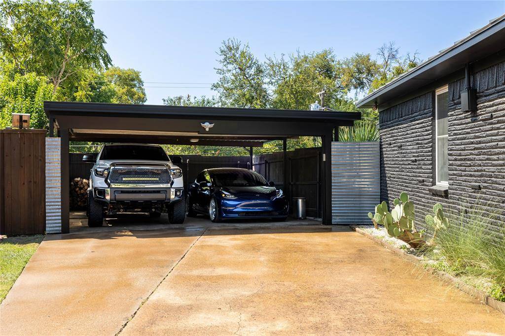 10872 Caprock Circle, Dallas, TX 75218