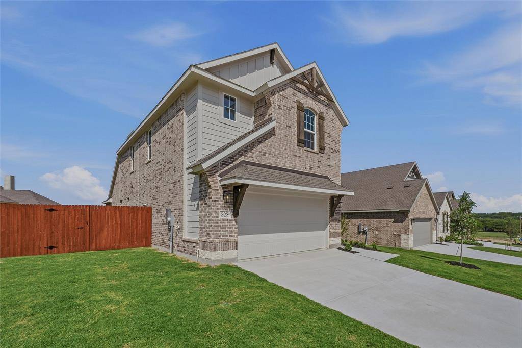 828 Elmstead Drive, Fort Worth, TX 76108