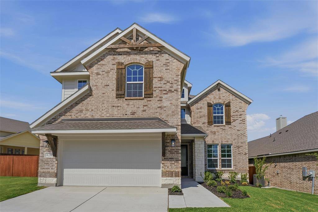 828 Elmstead Drive, Fort Worth, TX 76108